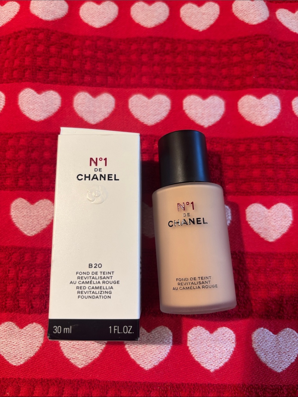 CHANEL N°1 De Chanel Foundation B20 - Light Beige